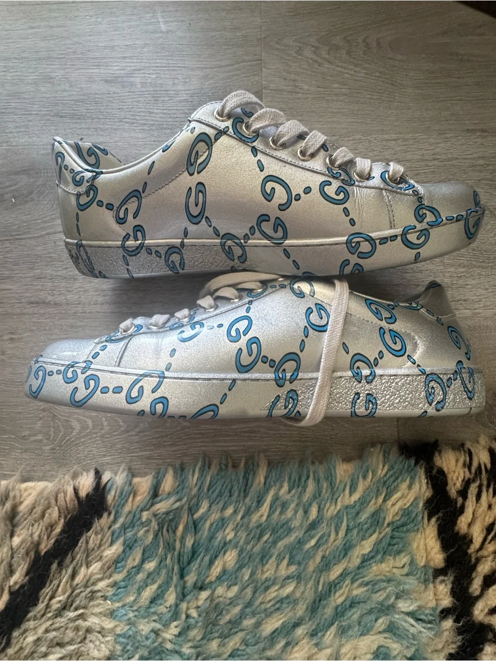 Gucci Ghost Ace GG Print Leather Sneakers Silver/Blue – Men’s US 8.5 (EU 42)